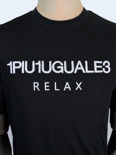 1PIU1UGUALE3 RELAX　(ウノピュウノウグァーレトレリラックス) フロントロゴ刺繍カットソー(黒)　UST-23059-BK
