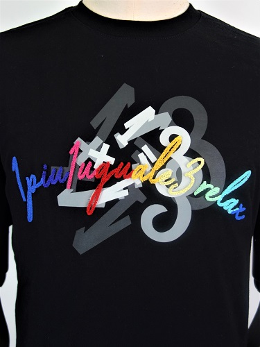 1PIU1UGUALE3 RELAX(ウノピュウノウグァーレトレリラックス)　レインボー起毛刺繍ロゴ半袖カットソー(黒)　UST-23040-BK